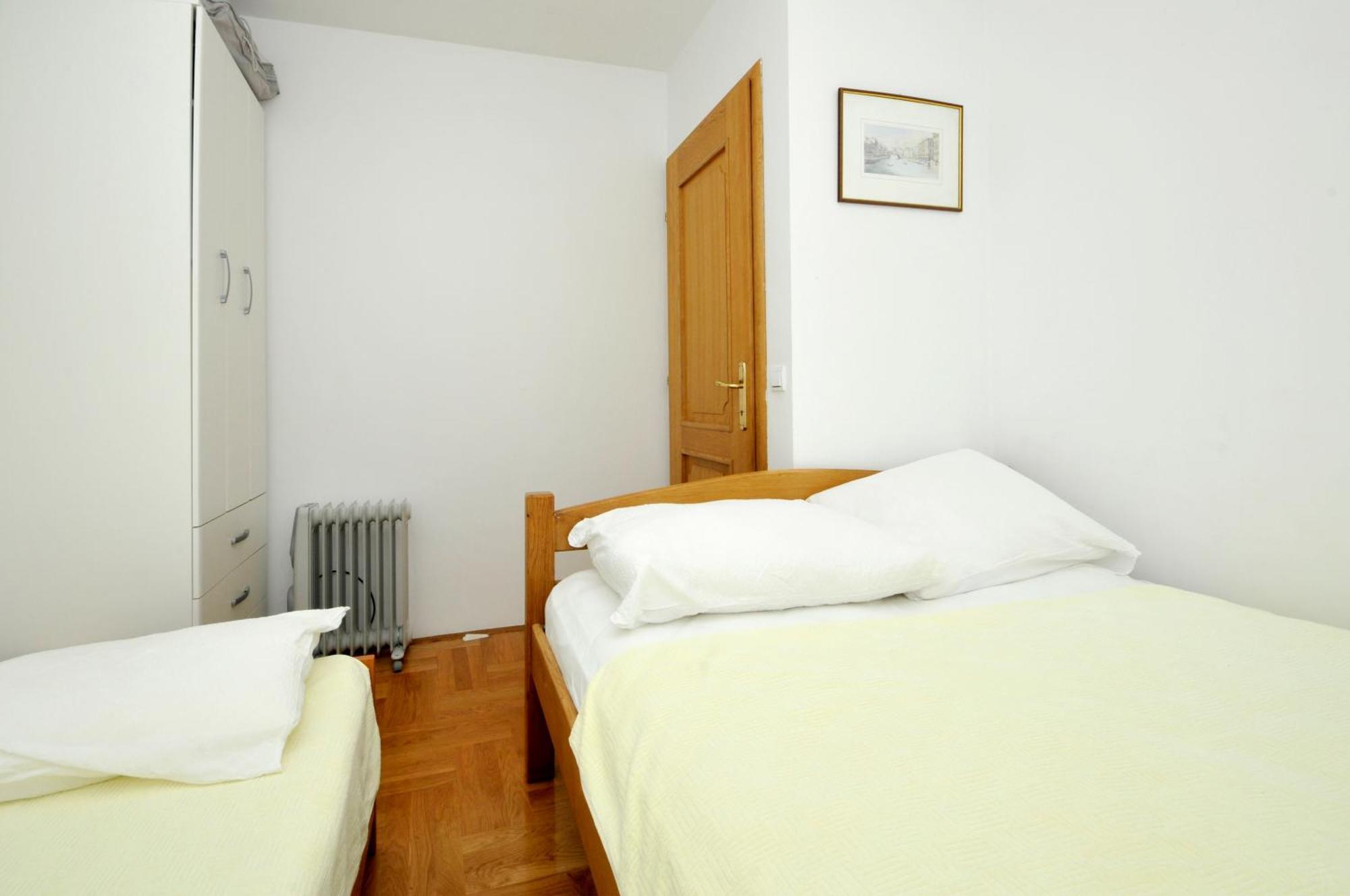 Apartmani Svalina - Seaview And 130M From Beach โตรกีร์ ภายนอก รูปภาพ