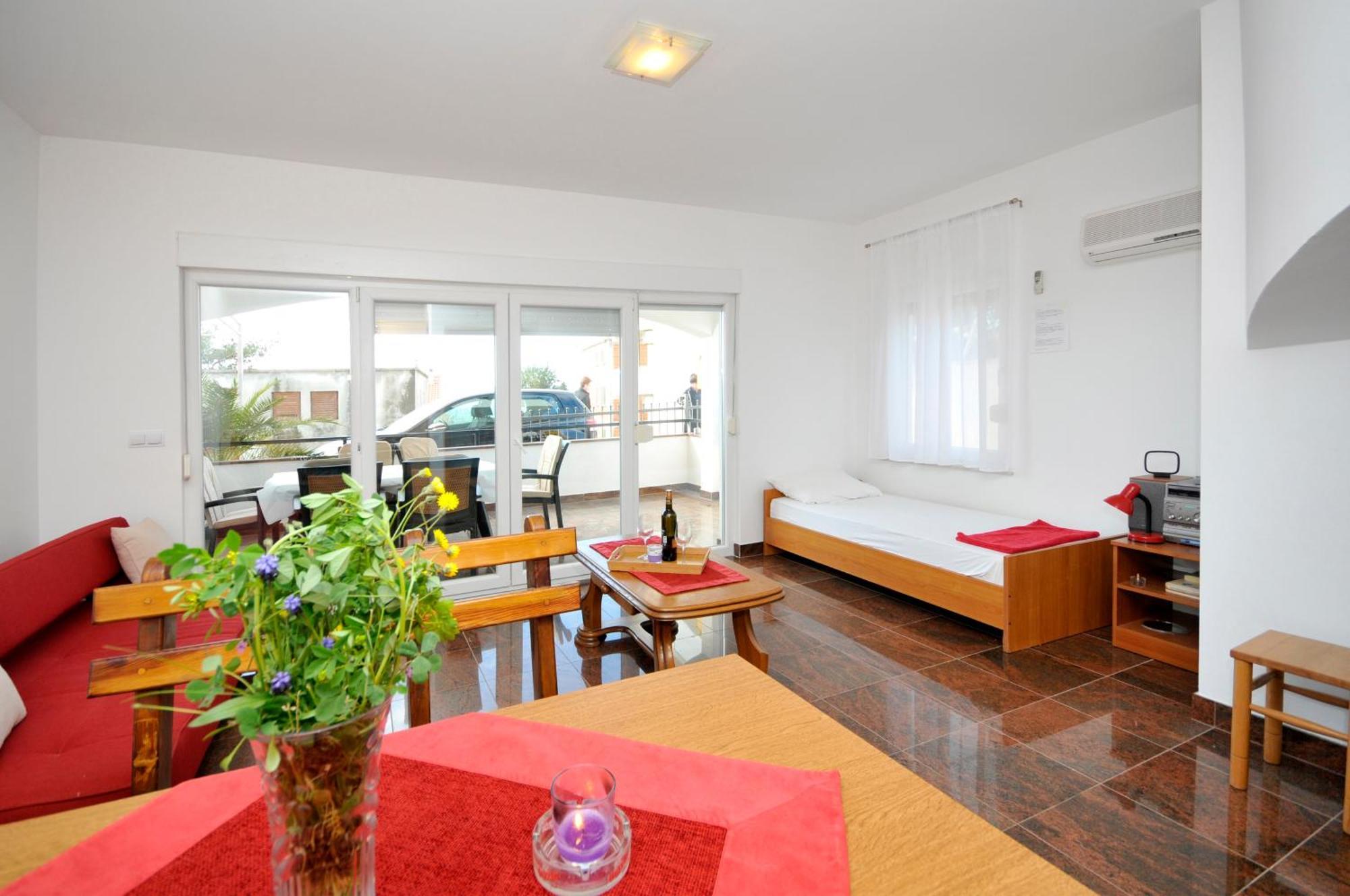 Apartmani Svalina - Seaview And 130M From Beach โตรกีร์ ภายนอก รูปภาพ