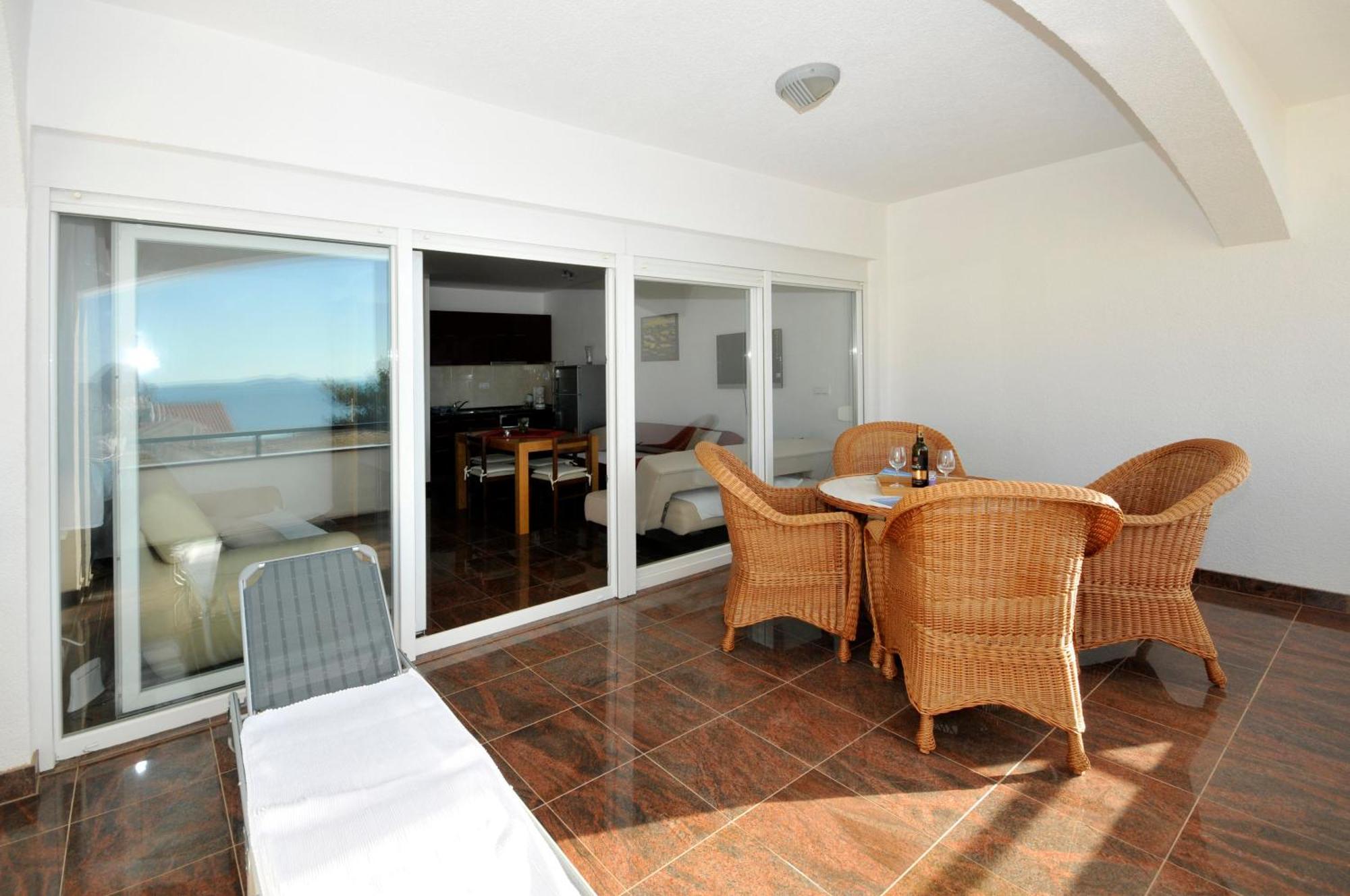 Apartmani Svalina - Seaview And 130M From Beach โตรกีร์ ภายนอก รูปภาพ