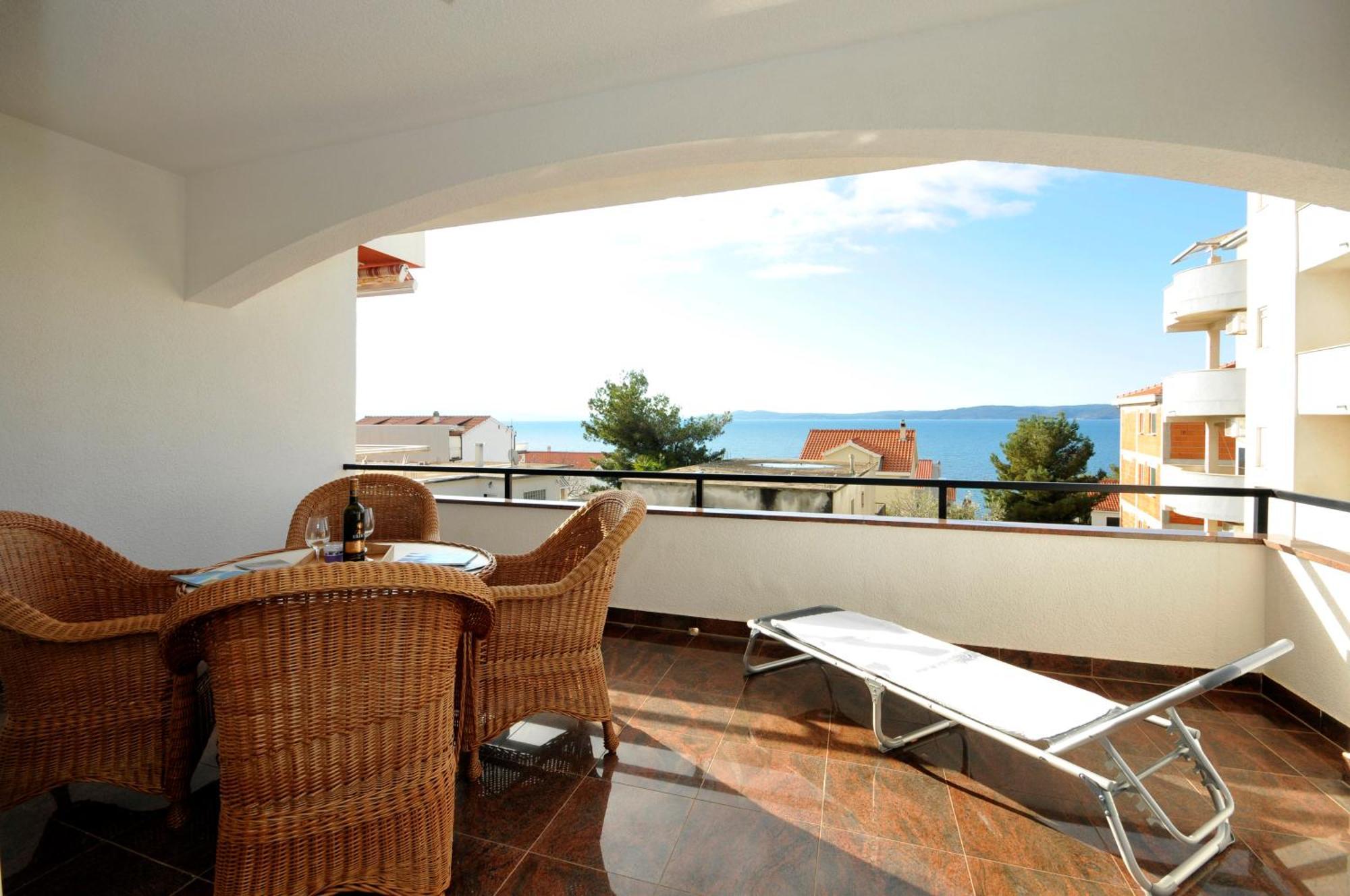 Apartmani Svalina - Seaview And 130M From Beach โตรกีร์ ภายนอก รูปภาพ