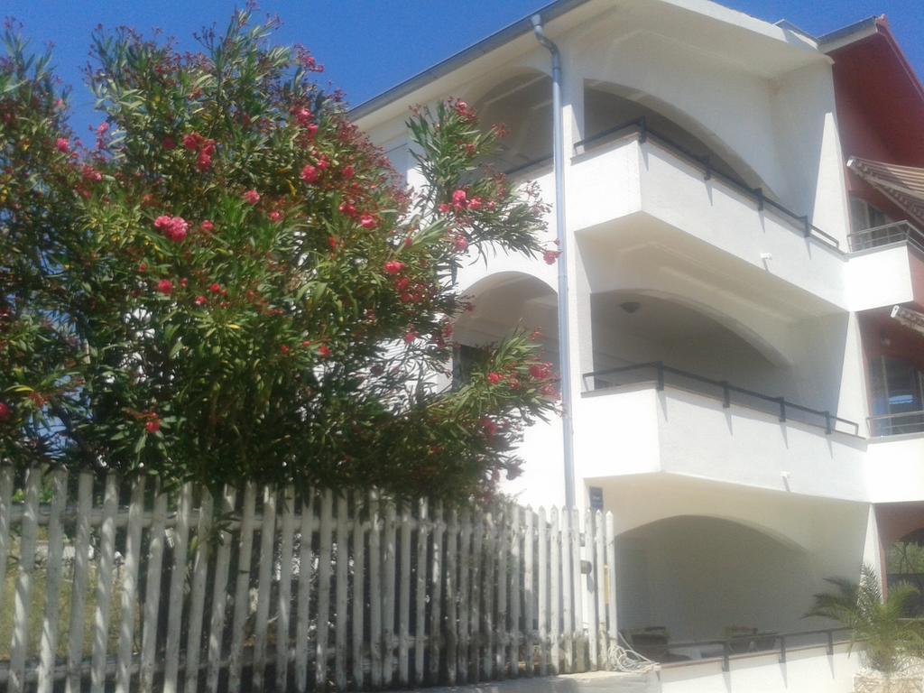 Apartmani Svalina - Seaview And 130M From Beach โตรกีร์ ภายนอก รูปภาพ