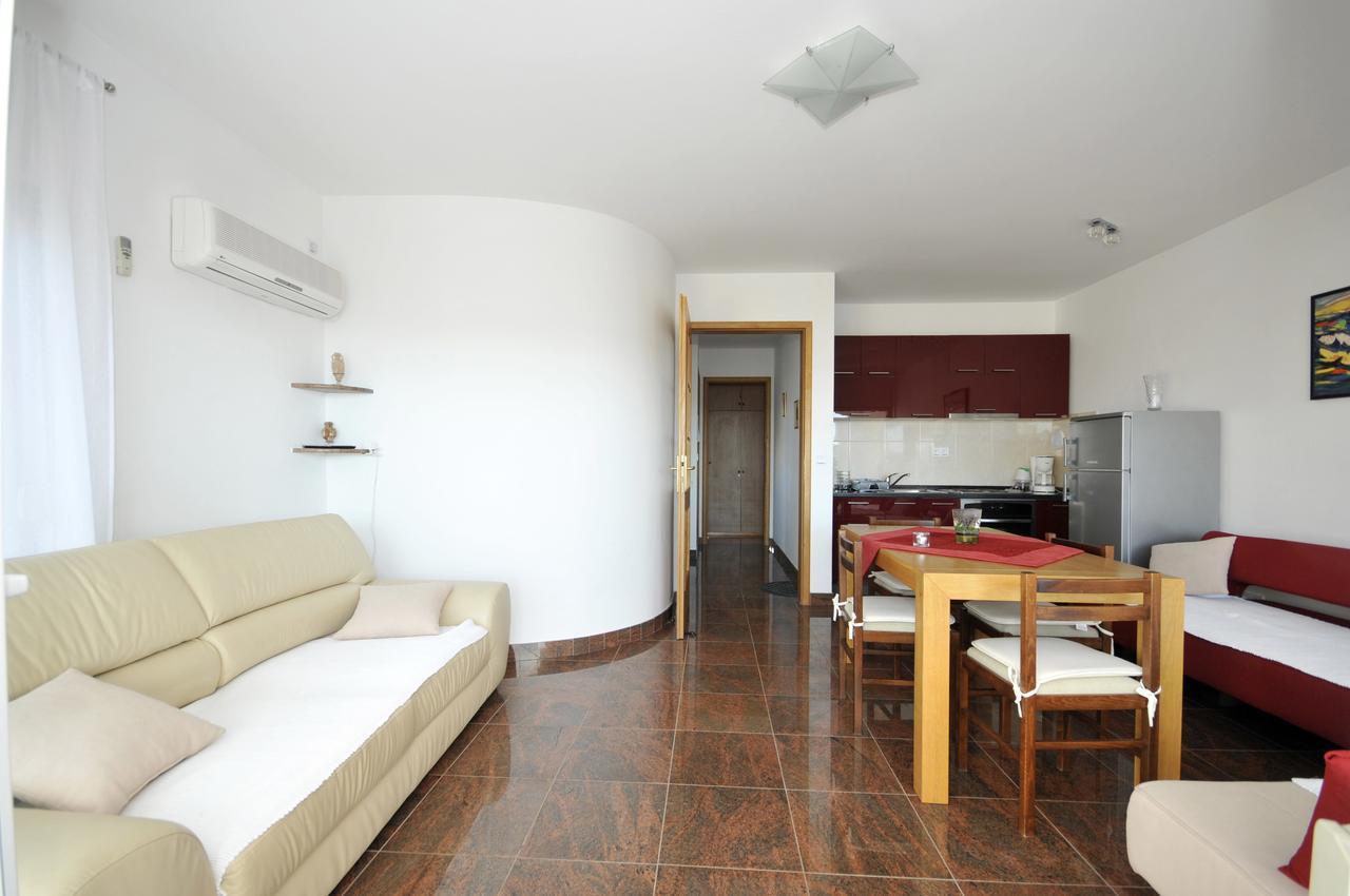 Apartmani Svalina - Seaview And 130M From Beach โตรกีร์ ภายนอก รูปภาพ