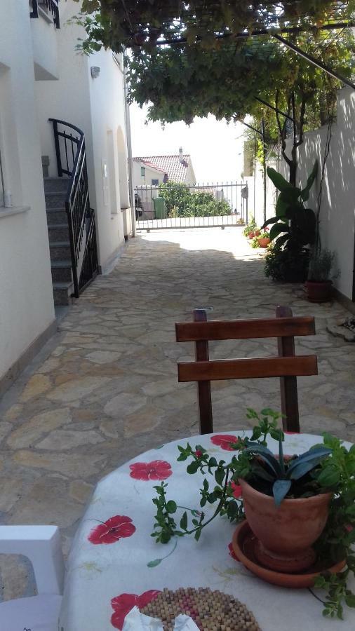 Apartmani Svalina - Seaview And 130M From Beach โตรกีร์ ภายนอก รูปภาพ